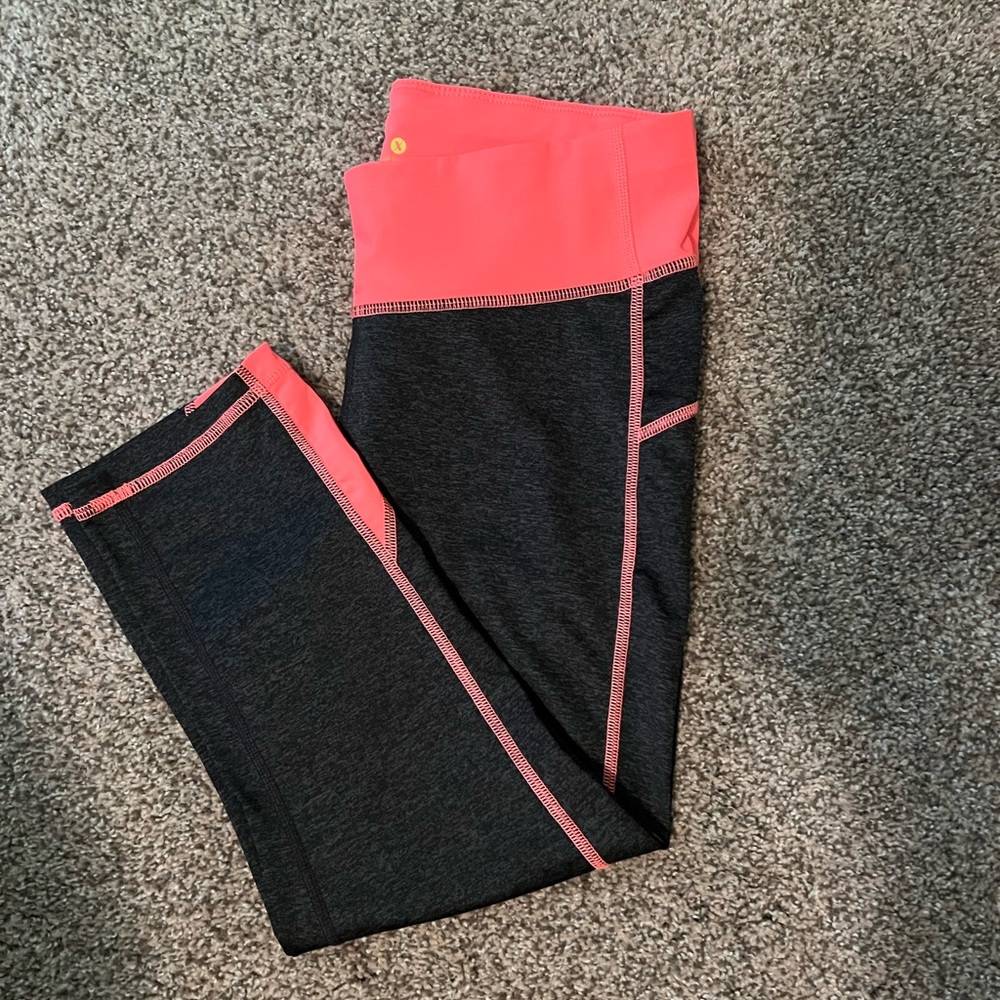 Xersion Women’s Cropped Leggings, M, Neon Pink and Heather Black